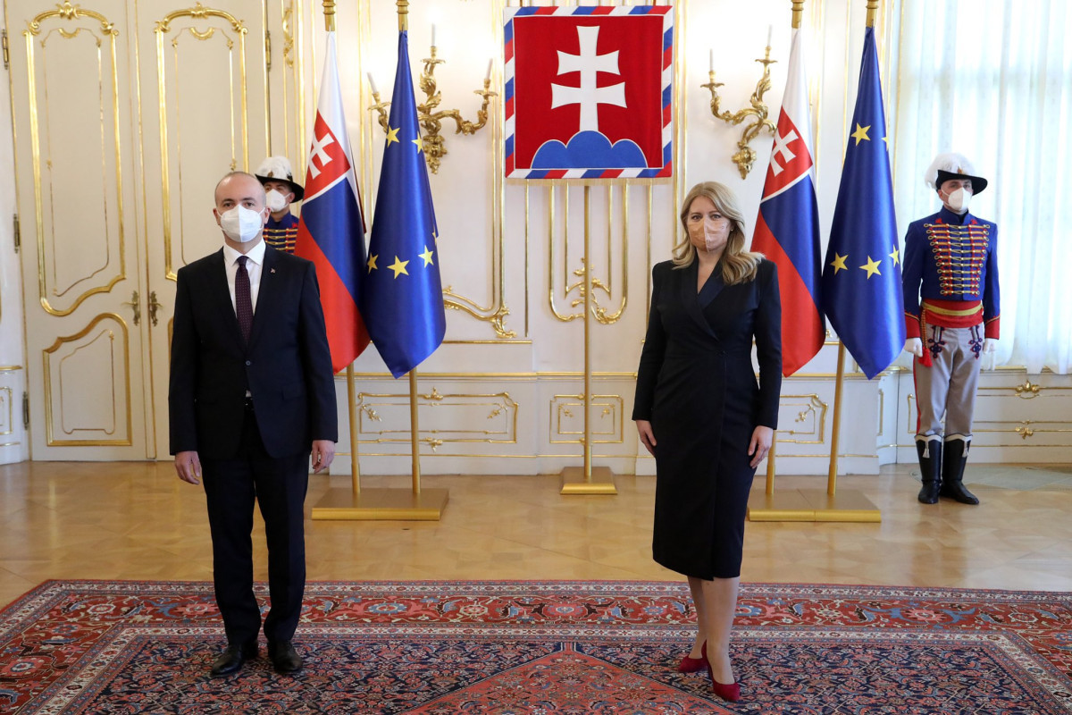 Azerbaijani ambassador presents his credentials to Slovak President