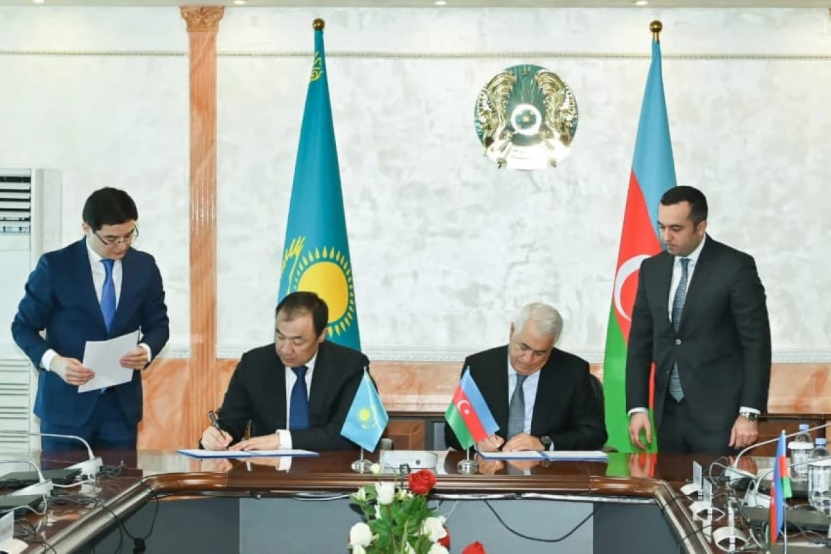 Azerbaijan and Kazakhstan sign cooperation agreement on logistics