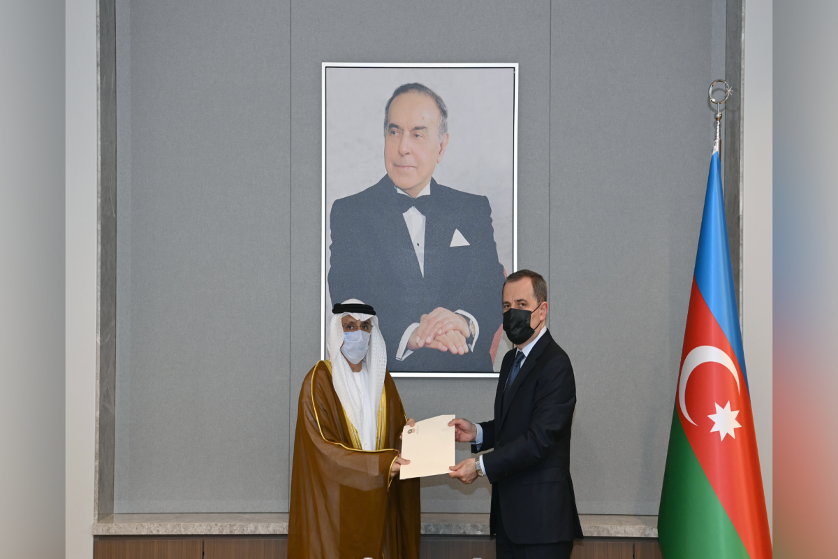 Azerbaijani FM receives new ambassador of UAE