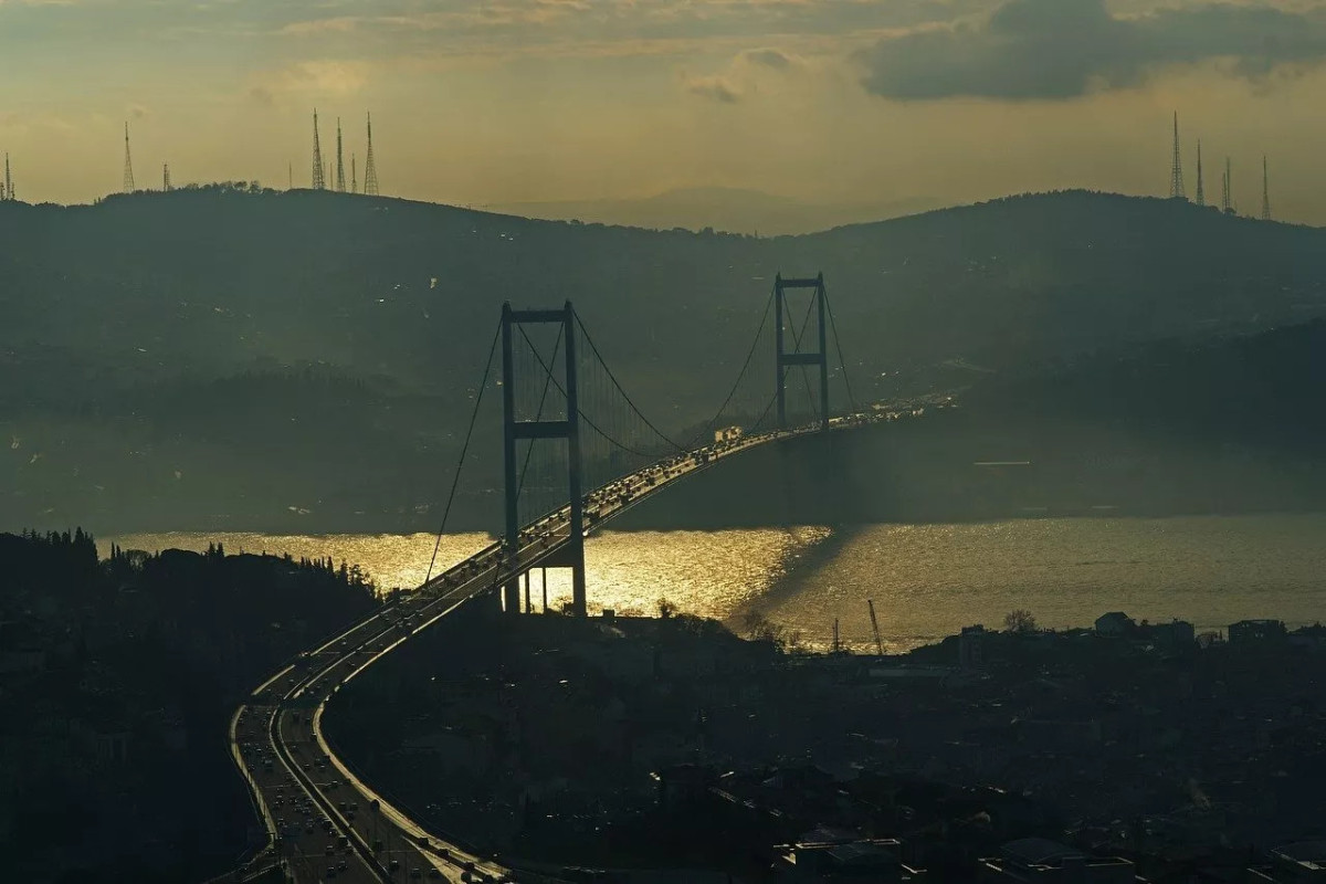 Explosion rocks Istanbul