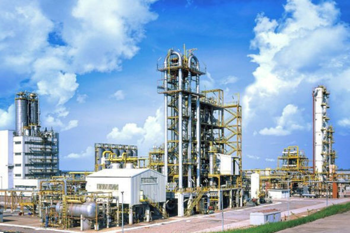 Azerbaijan increases oil refinery