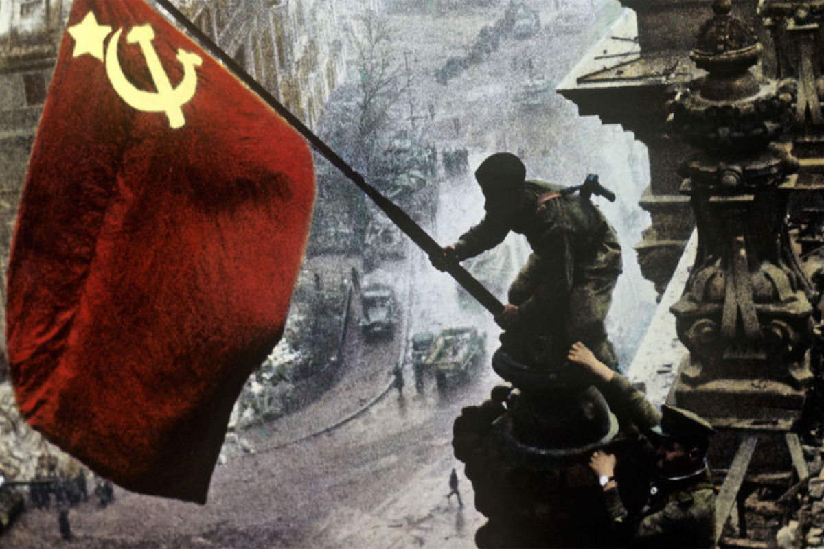 Russian flag is suggested to be replaced with USSR flag