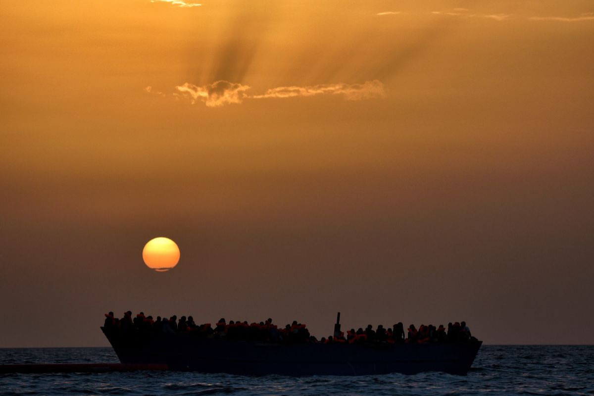 At least 12 dead, another 10 missing as four migrant boats sink off Tunisia