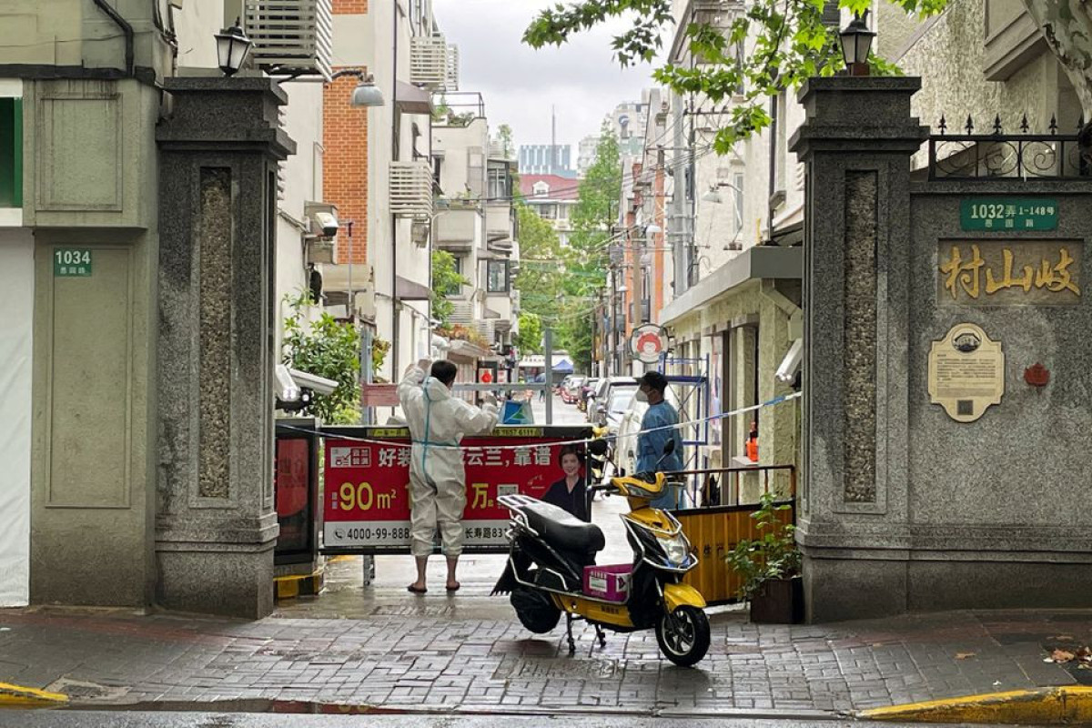 Shanghai blockades COVID-hit buildings, fuelling fresh outcry