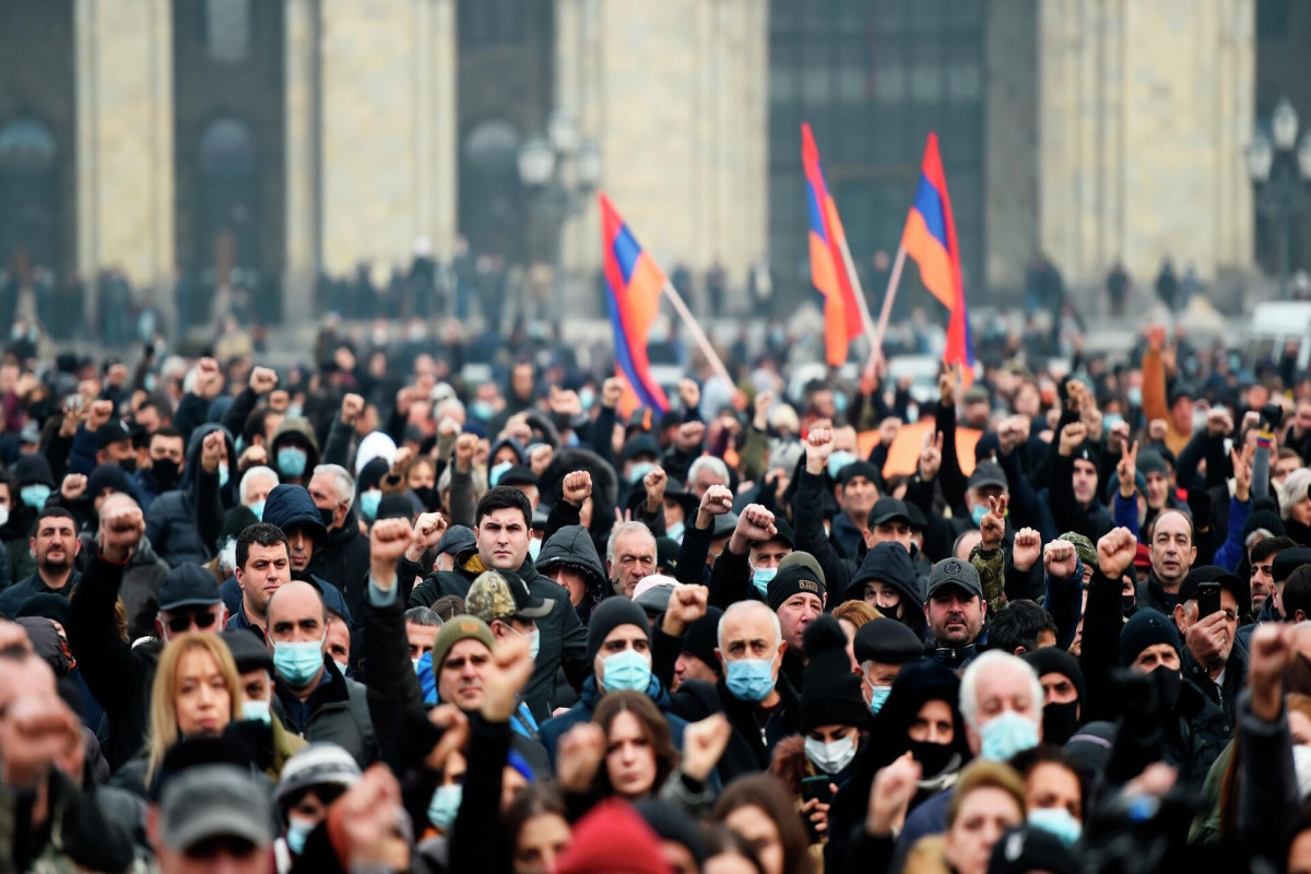 Armenian opposition closed central square in Yerevan