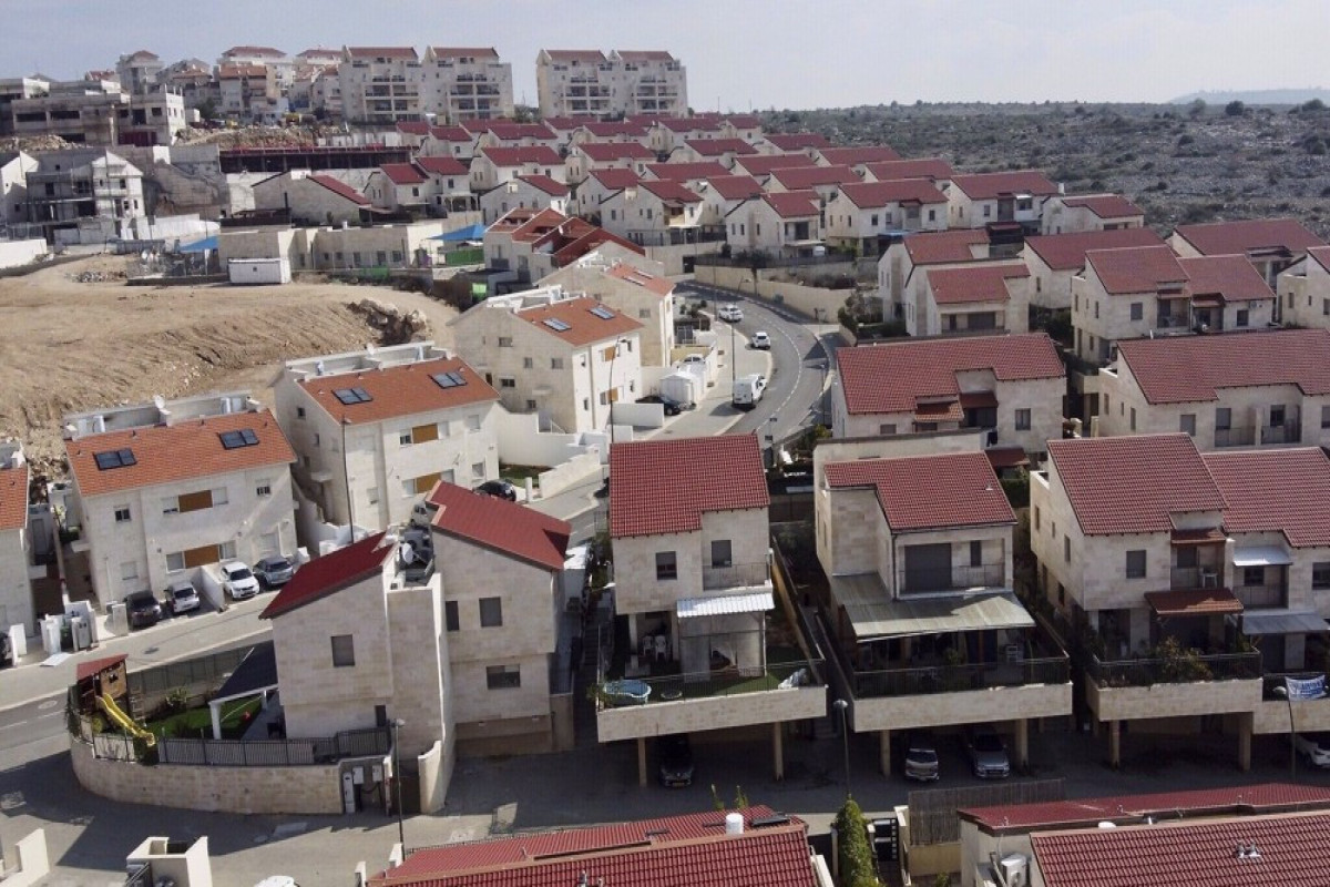 Unidentified people killed a guard at a checkpoint at the entrance to an Israeli city in the West Bank