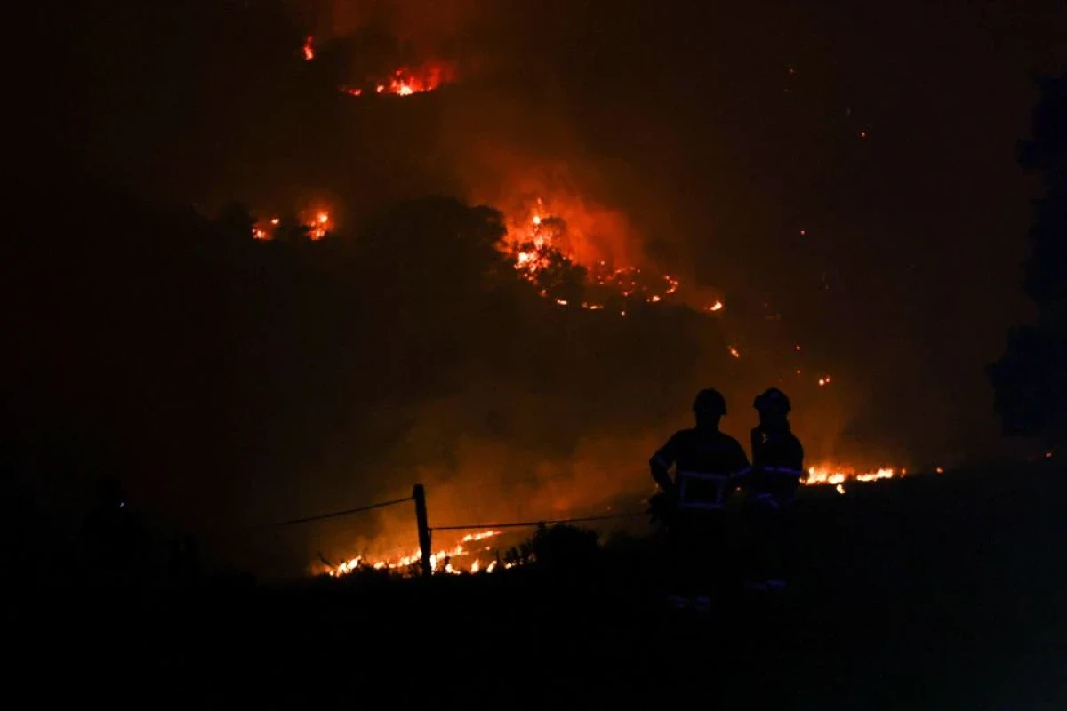 Hundreds of firefighters battle blaze near Lisbon-PHOTO 