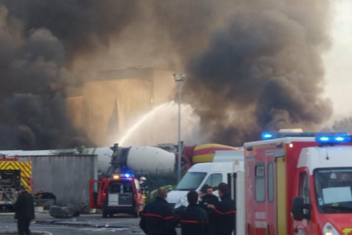 Factory explosion injures 8 in SW France
