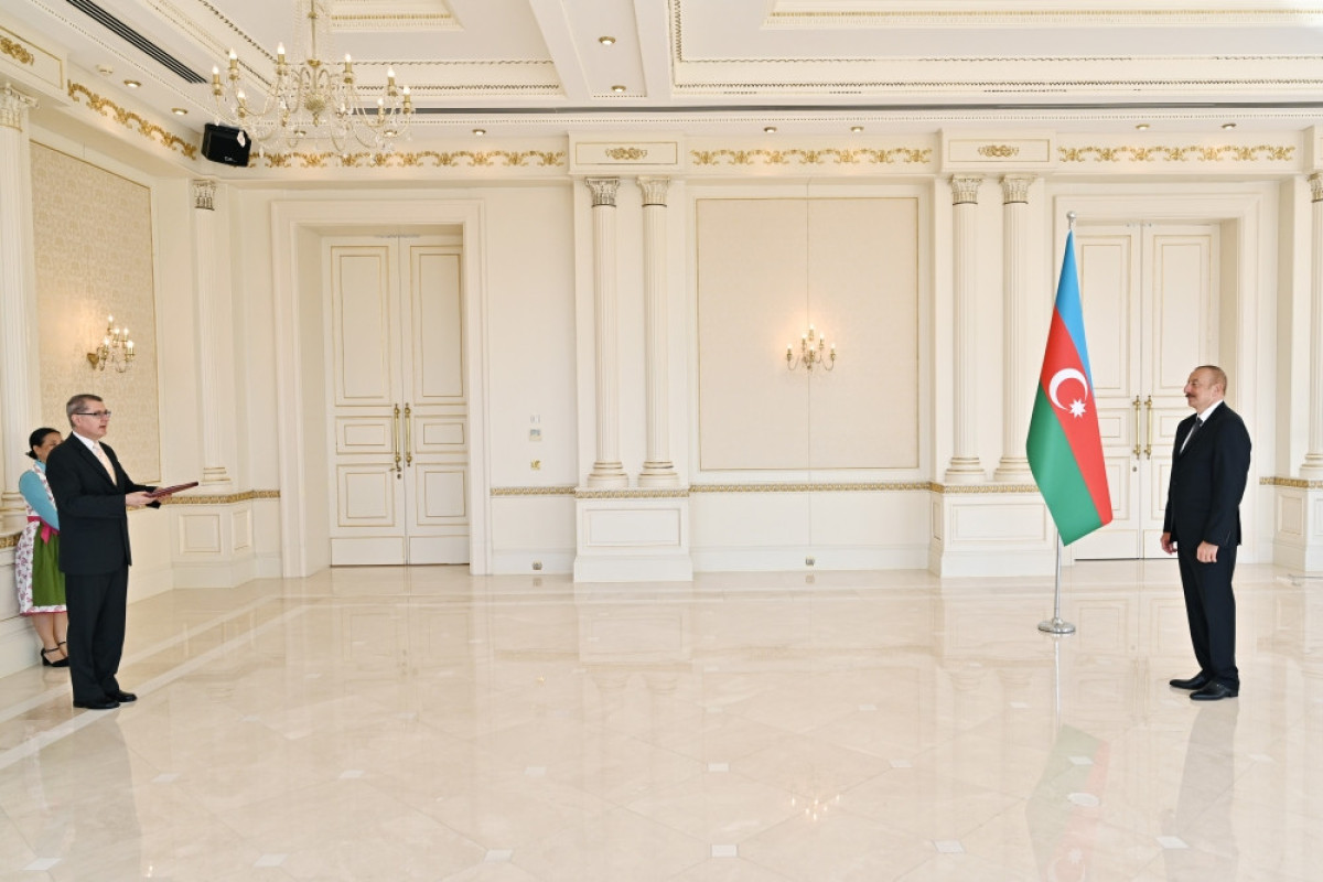 President Ilham Aliyev received credentials of incoming ambassador of Austria