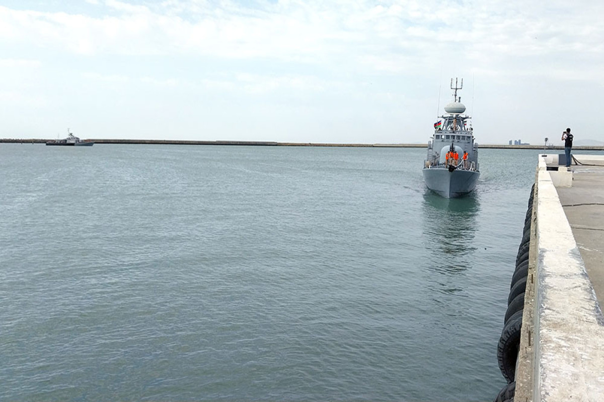 Iranian warships arrived in Baku