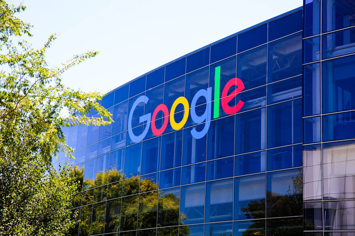 Users in several countries report outages of Google services