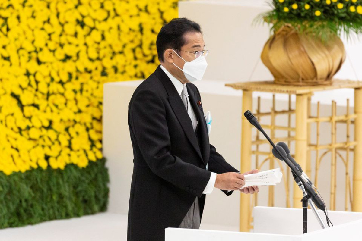 Japan PM promises to never again wage war, ministers visit controversial shrine