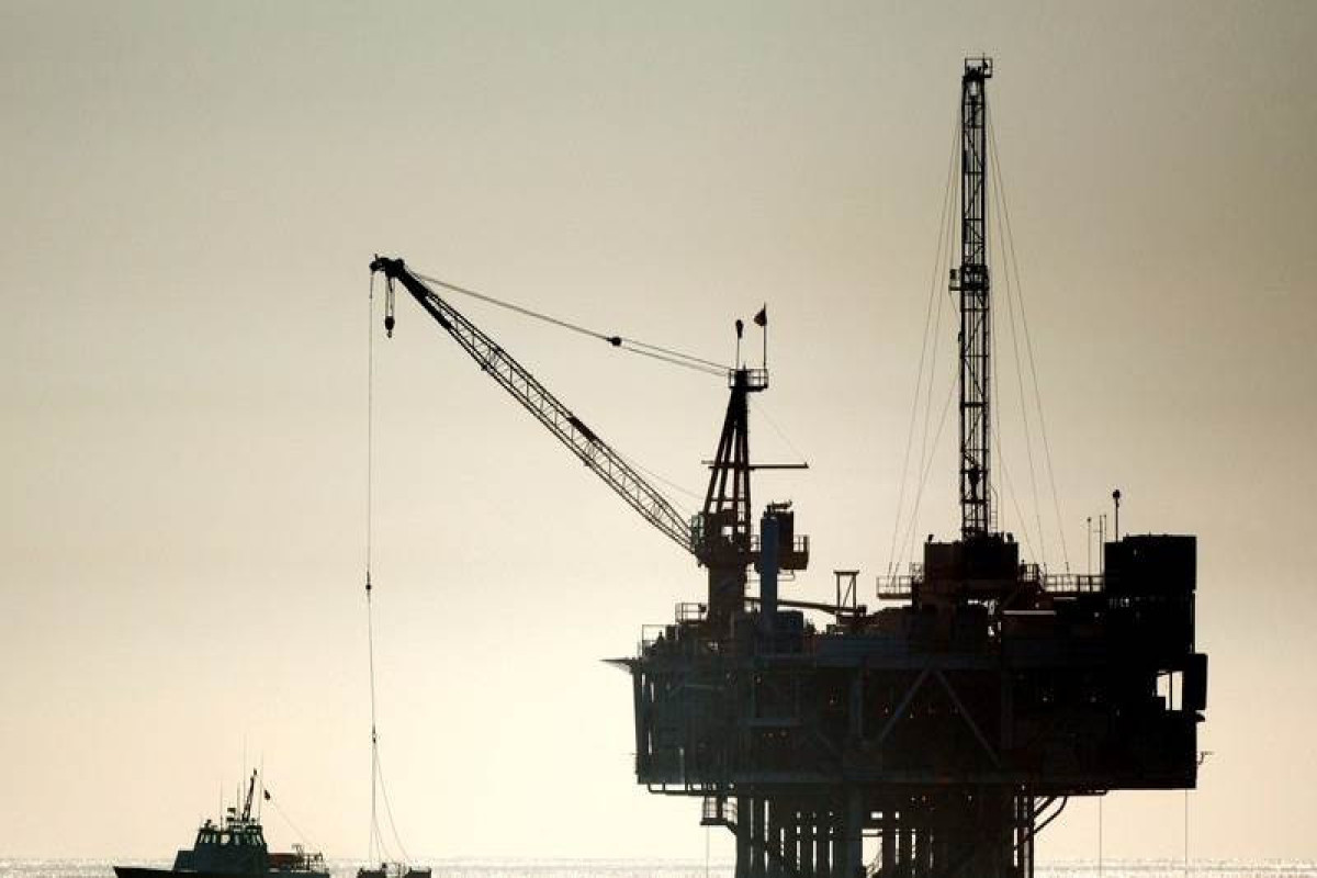 US oil inventories fall by 448,000 barrels