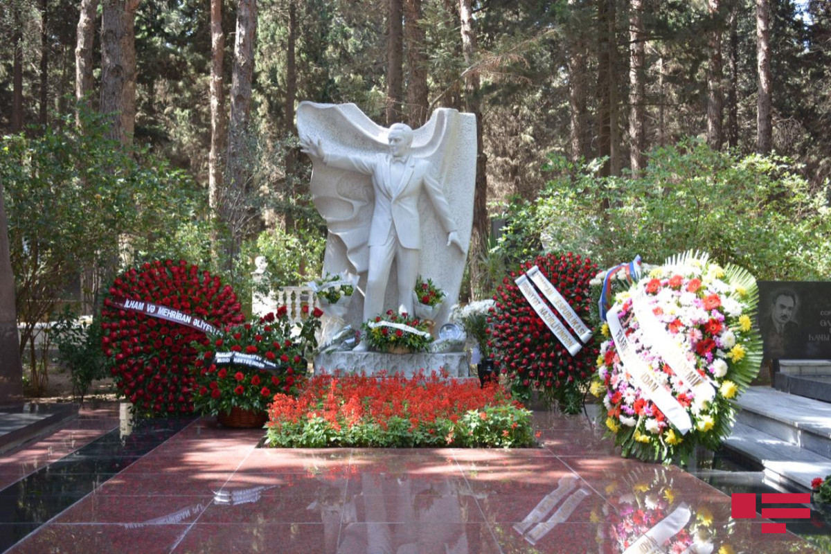 Commemorative event held in Alley of Honor on occasion of 80th anniversary of Muslim Magomayev-PHOTO 