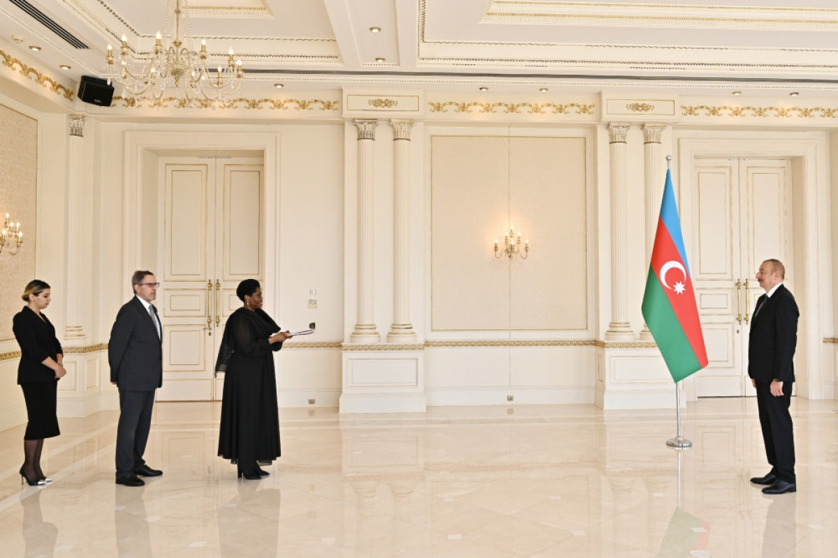 President Ilham Aliyev accepted credentials of incoming ambassador of South Africa-UPDATED 