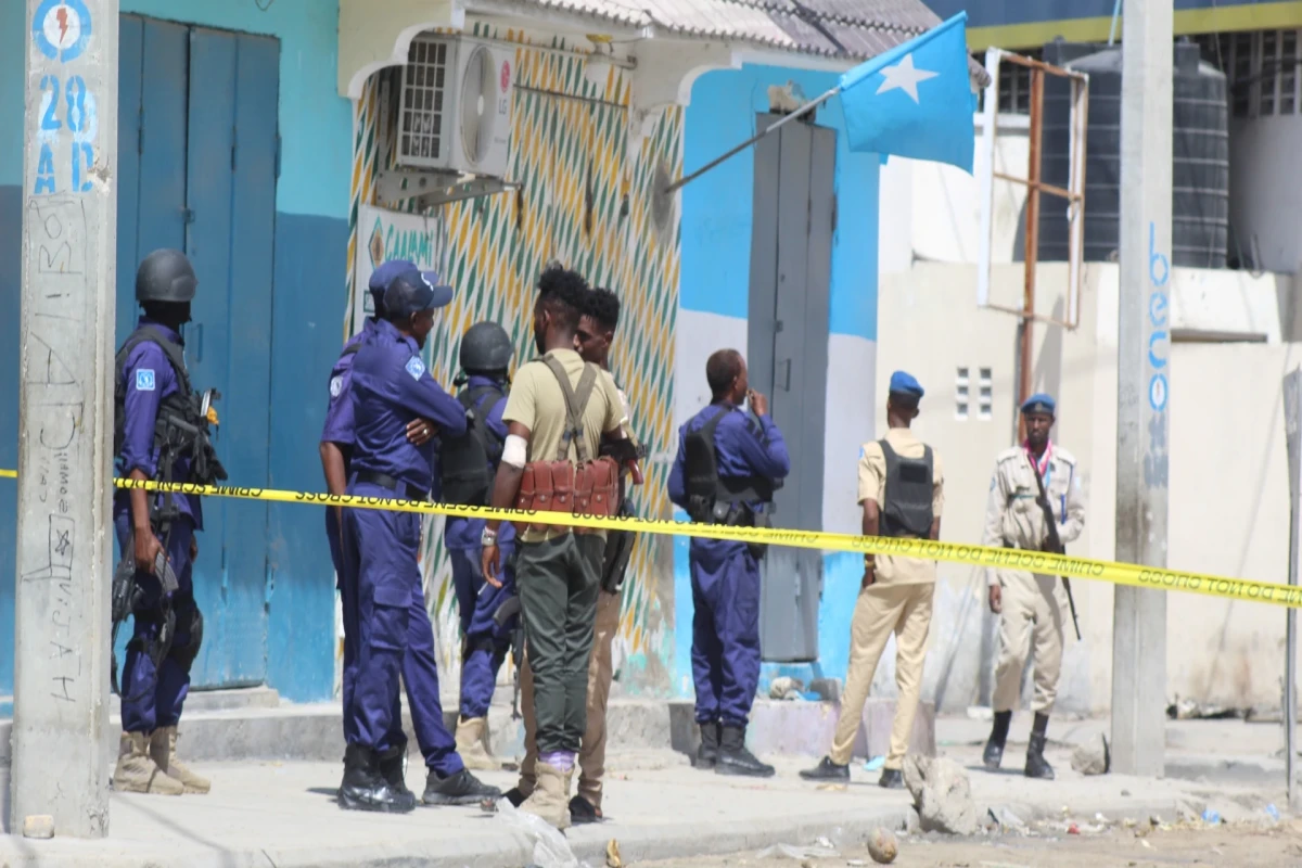 Gunmen storm hotel in Somali capital, leave 20 dead