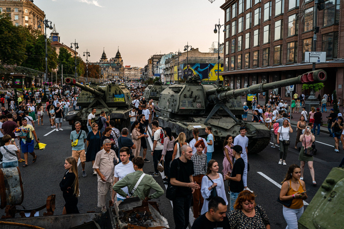 Ukrainian cities ban independence day events as Zelenskyy warns of "particularly ugly" attacks