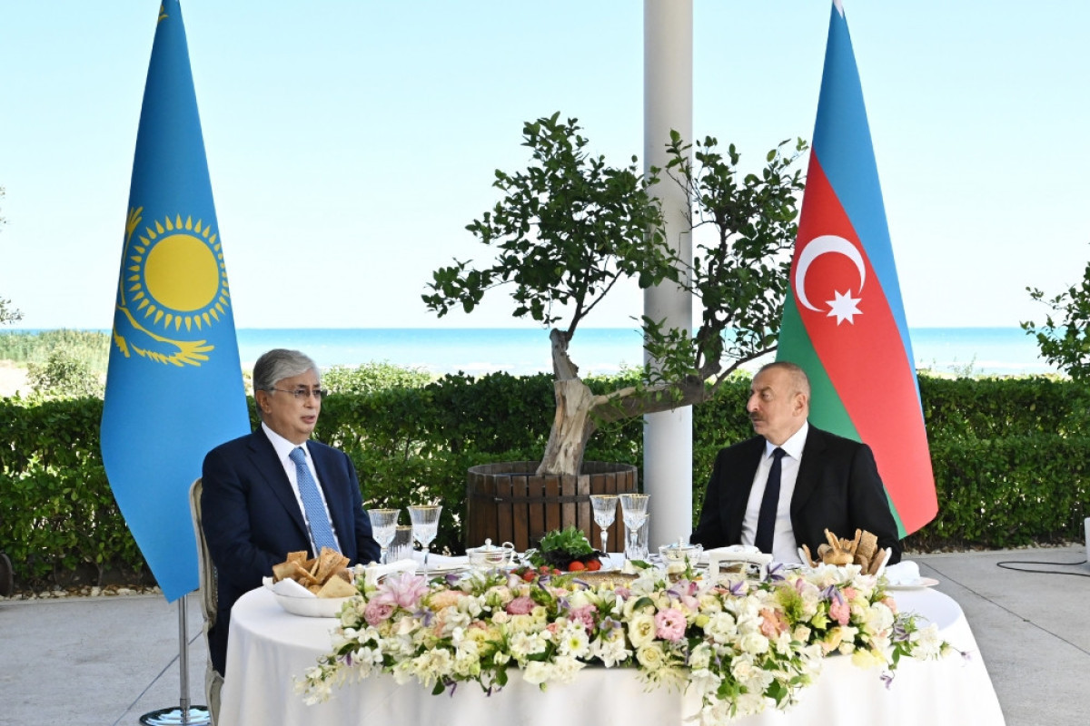 President Ilham Aliyev hosted official reception in honor of President of Kazakhstan Kassym-Jomart Tokayev