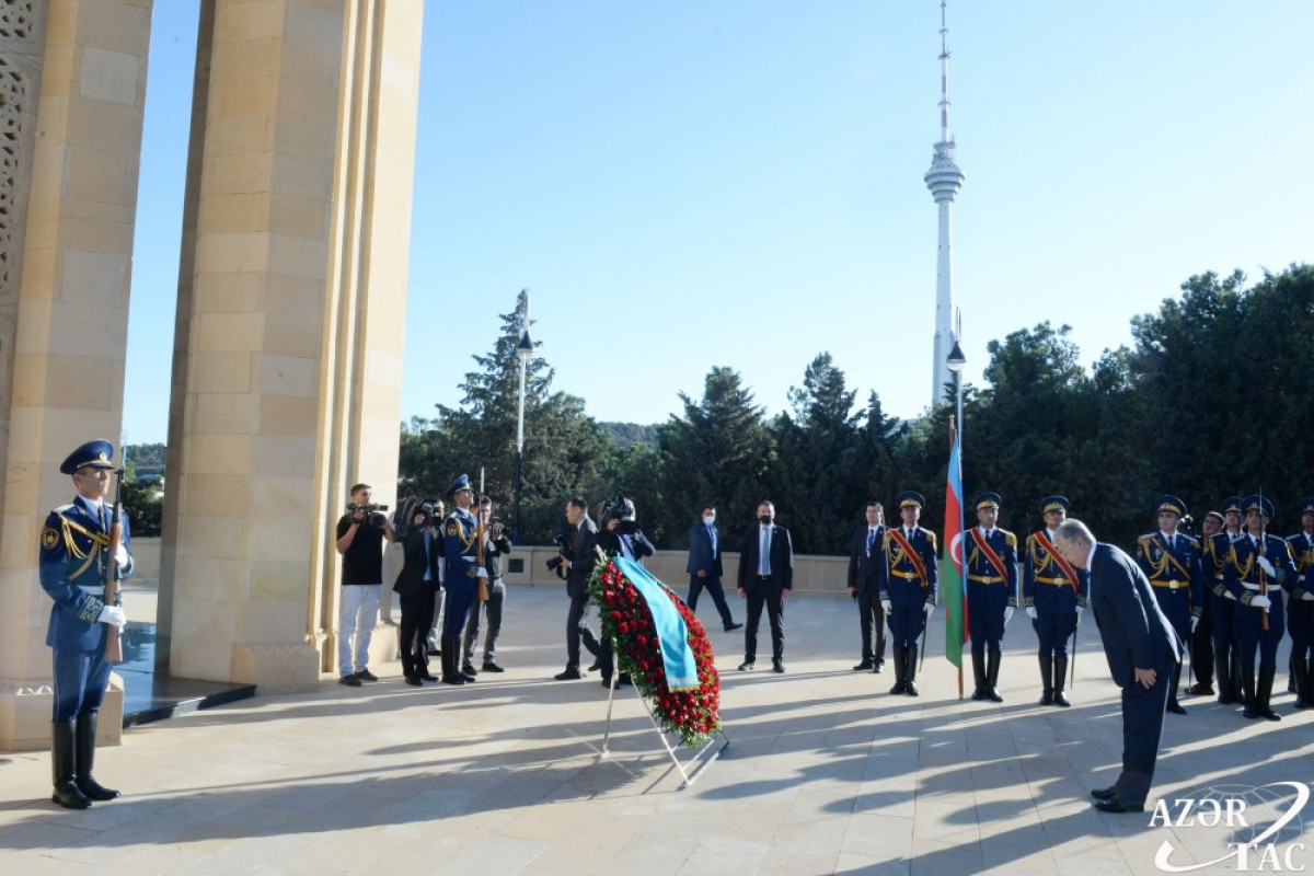 President of Kazakhstan visits Alley of Martyrs