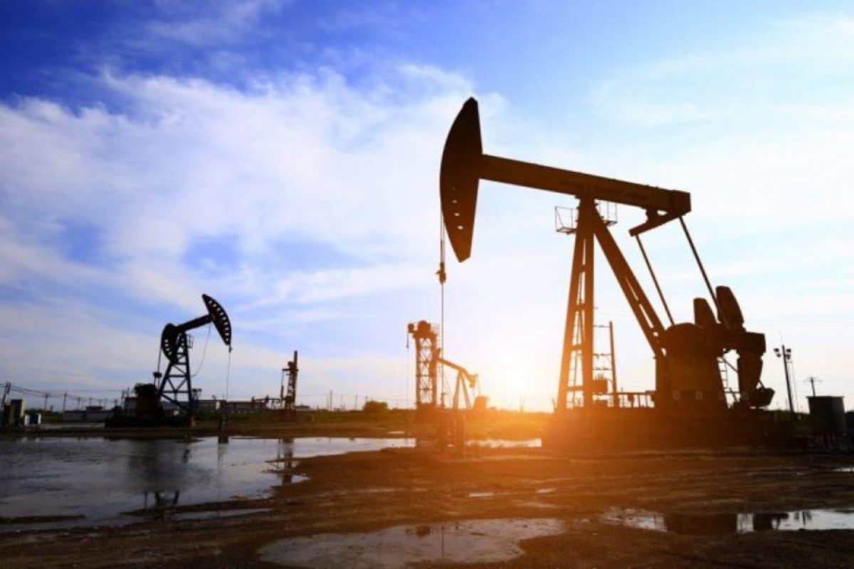 Azerbaijani oil price decreases