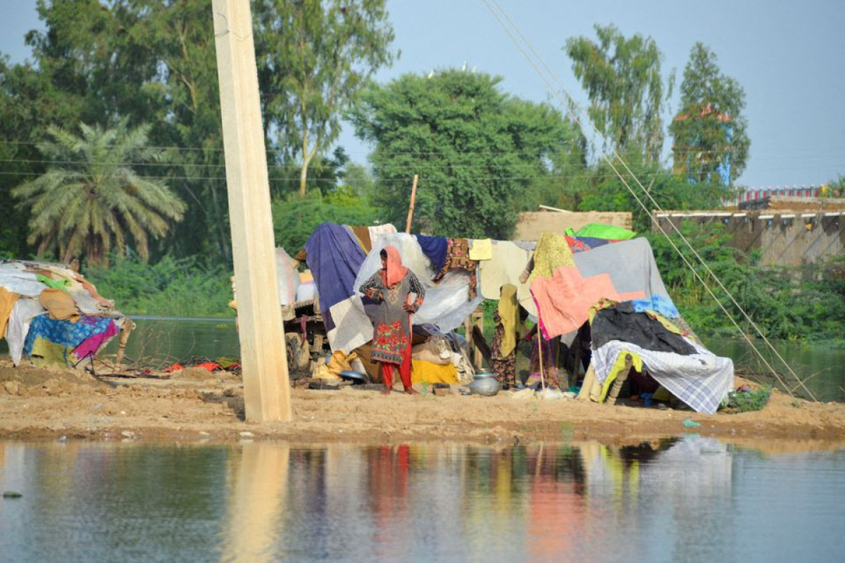 Flooded highways hamper relief efforts in southern Pakistan