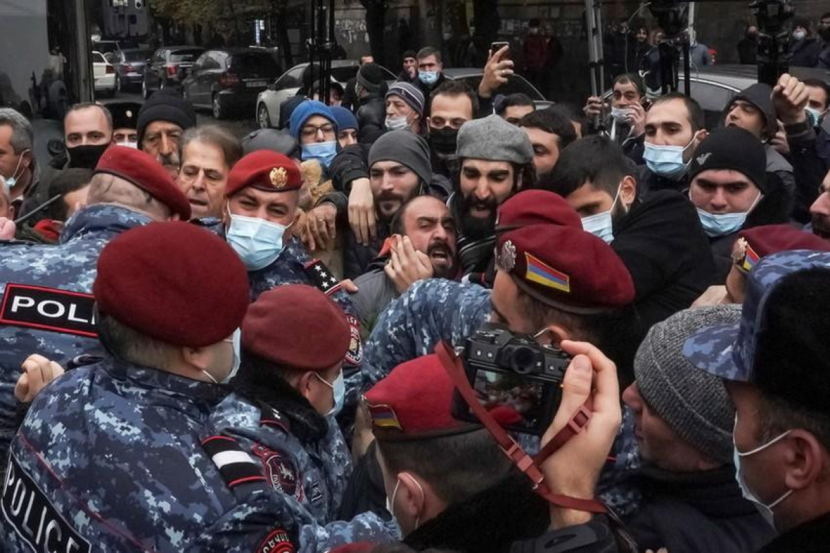 Parents of Armenian soldiers, killed in war in Karabakh, require PM's arrest