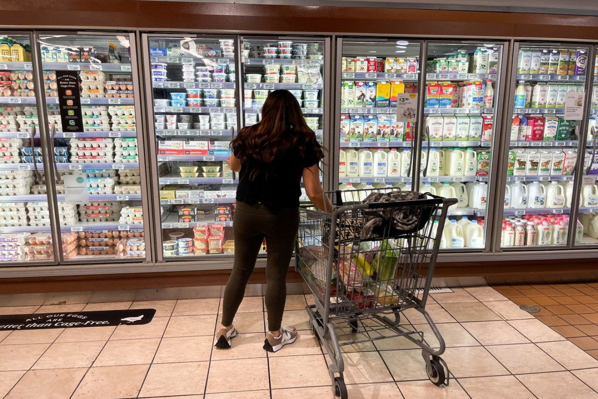U.S. consumer spending solid in October; weekly jobless claims fall