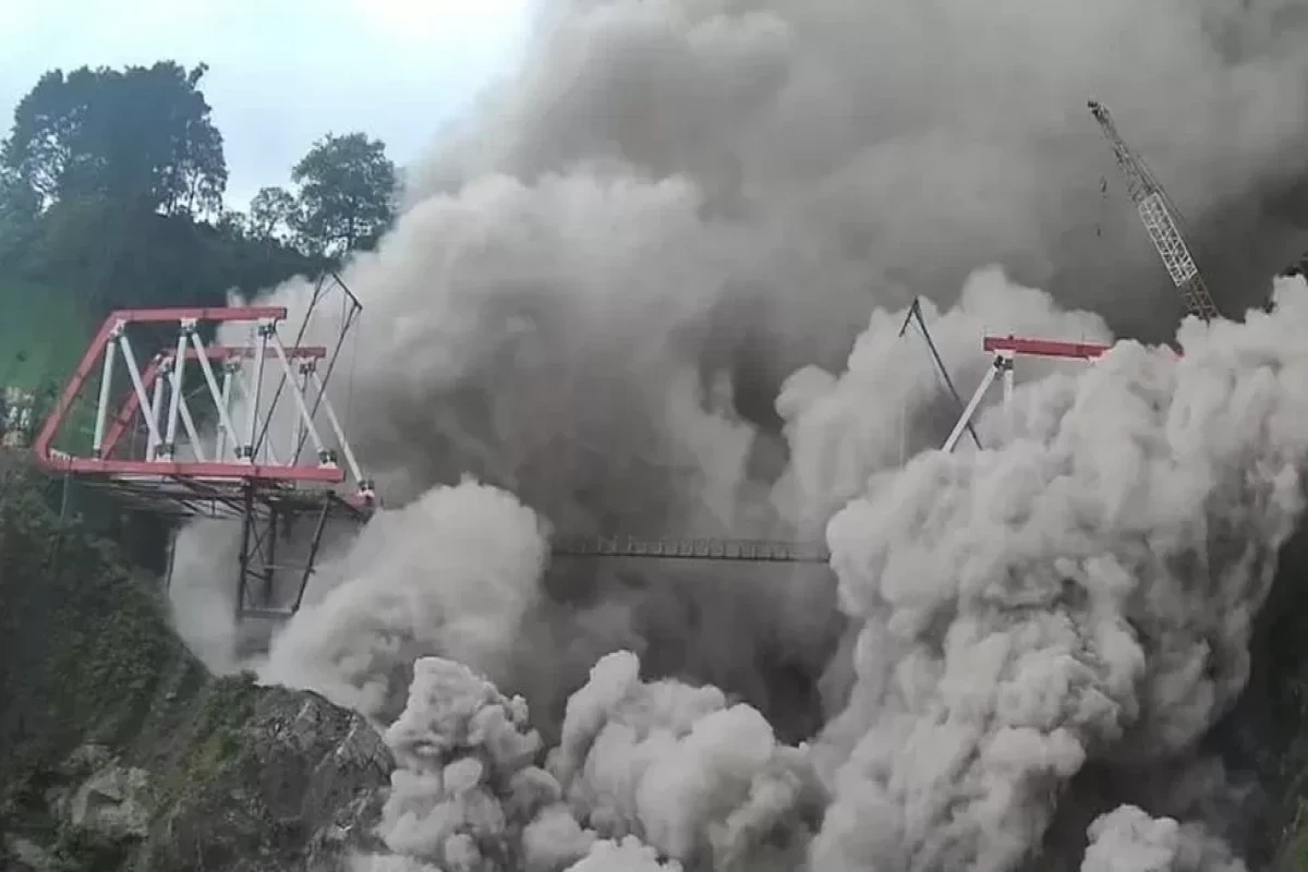 Indonesia evacuates villagers as volcano erupts on Java island