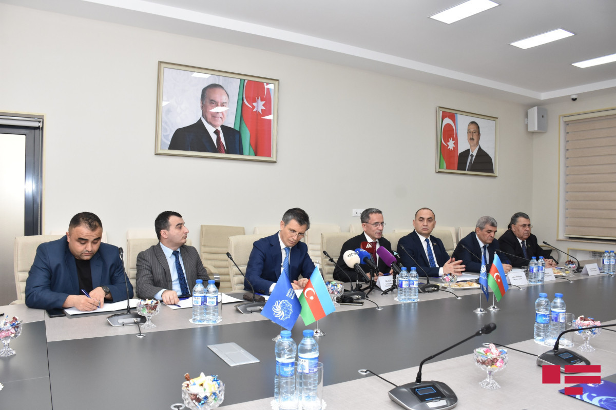 Meeting was held with Ahmad Obali at Social Research Center of Azerbaijan-PHOTO 