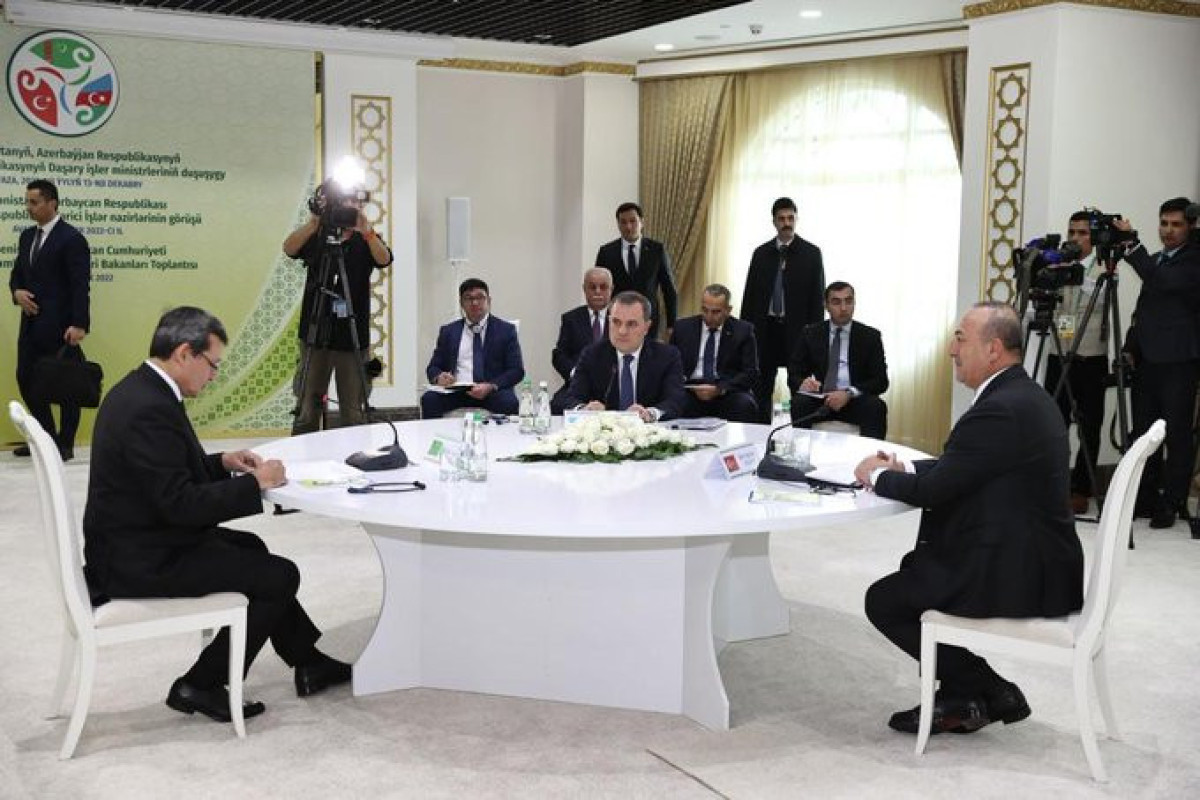 Meeting of Azerbaijani, Turkish and Turkmen FMs kicks off