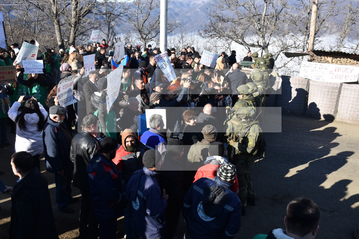 Another humanitarian aid convoy passed by the place where the protest action is held on Lachin road-VIDEO 