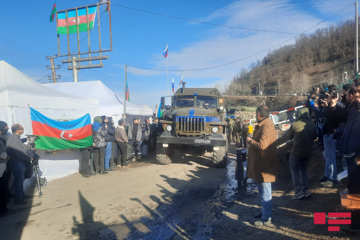 A convoy carrying humanitarian aid to Armenians passed unimpeded from the Lachin road where Azerbaijani eco-activists hold protest-PHOTO 