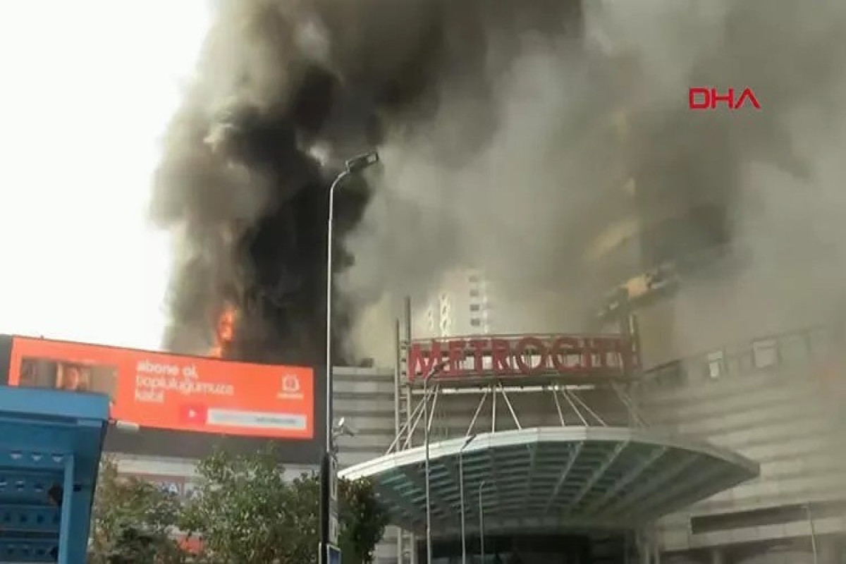 Fire breaks out in Istanbul's shopping mall