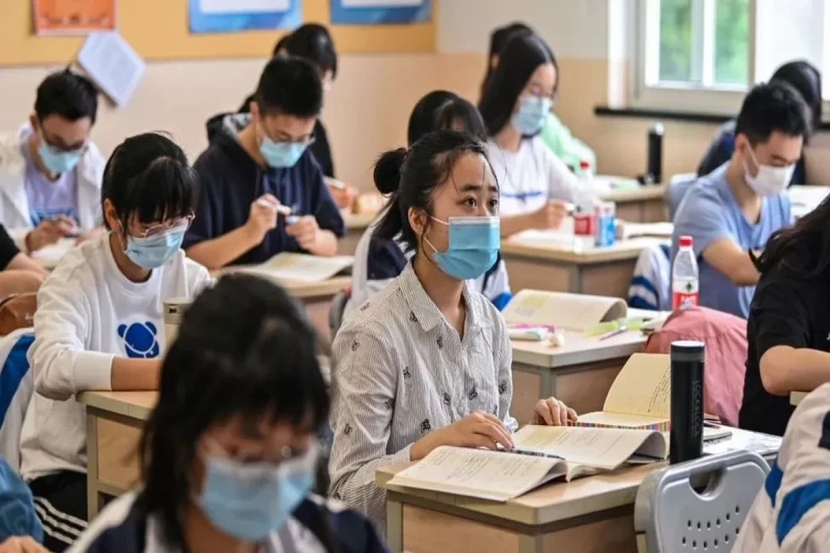 Shanghai schools to go online as Covid spreads in China