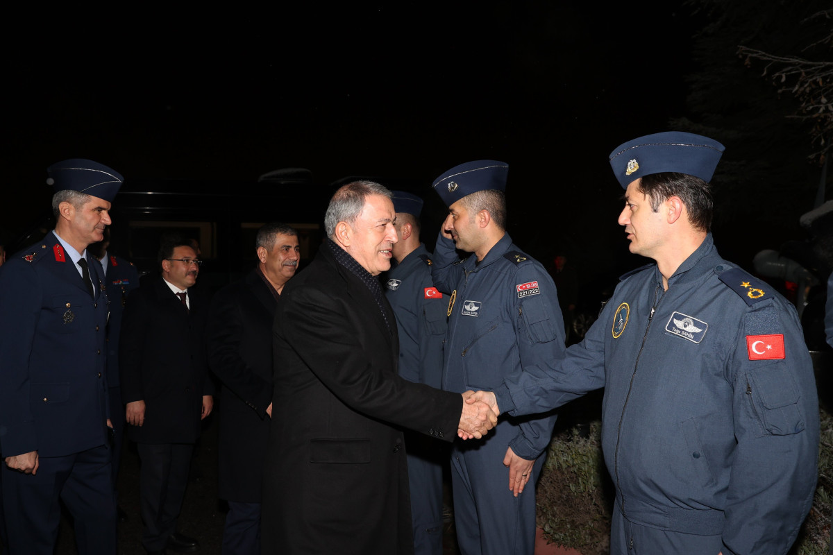 Azerbaijani and Turkish Def mins met with crew members of planes returning from Ukraine
