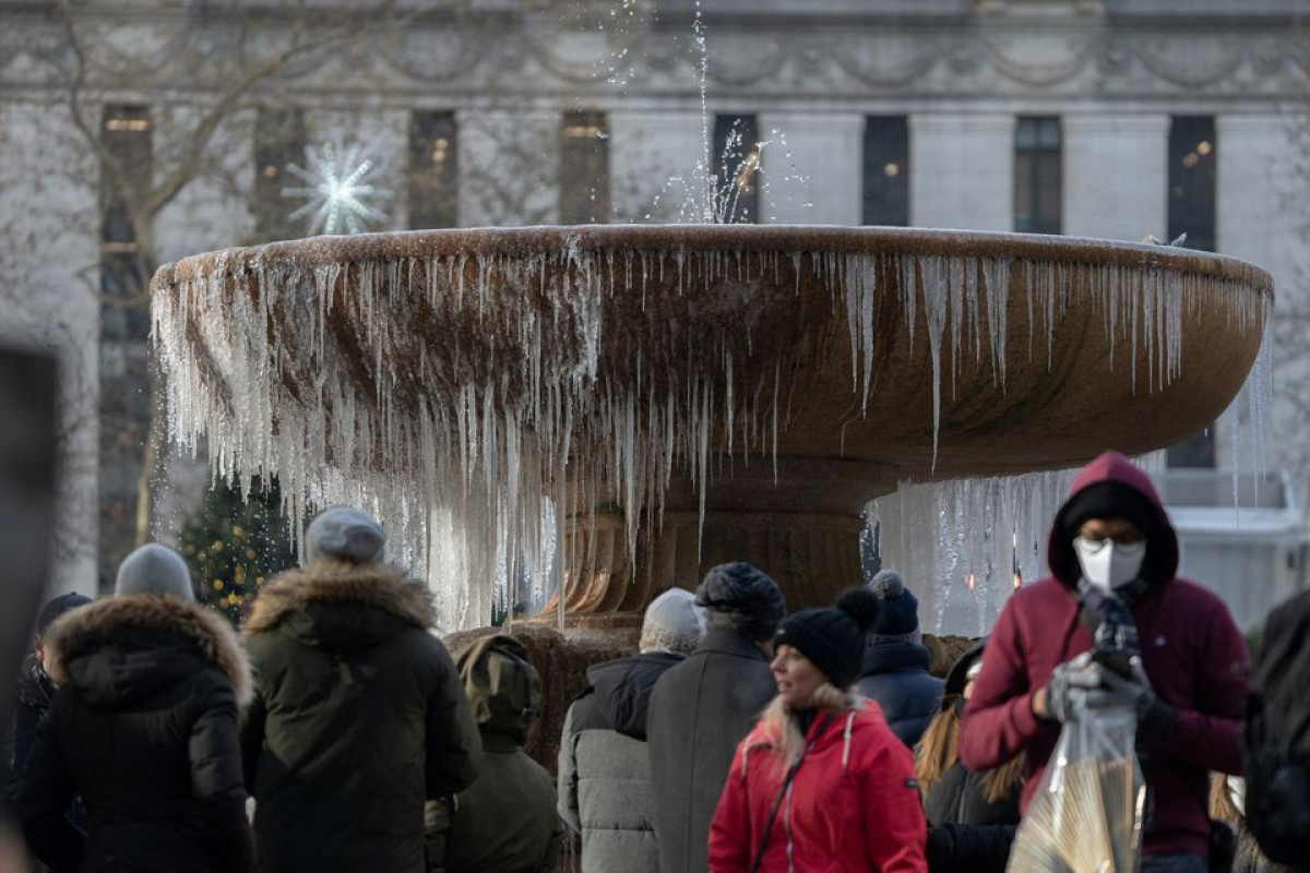 A powerful winter storm claims at least 22 lives across the US as temperatures plunge, winds howl and power lines fall-UPDATED 