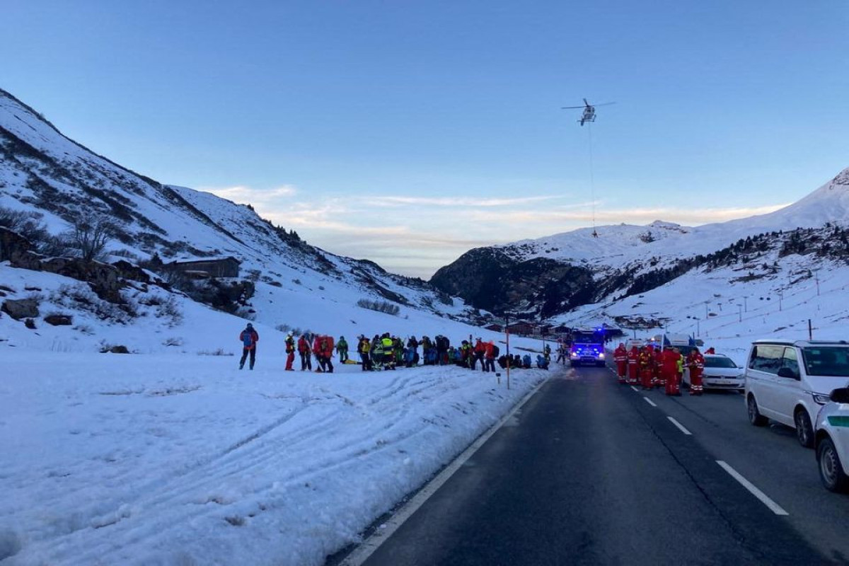 Rescuers free eight people from avalanche in Austrian ski resort of Zurs