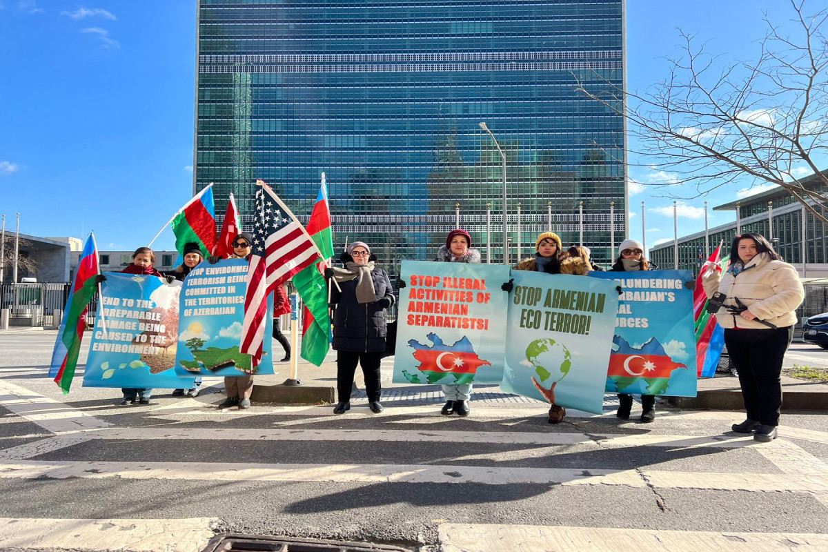 Azerbaijanis held protest in front of UN in New York, regarding illegal exploitation of mineral recources-PHOTO 
