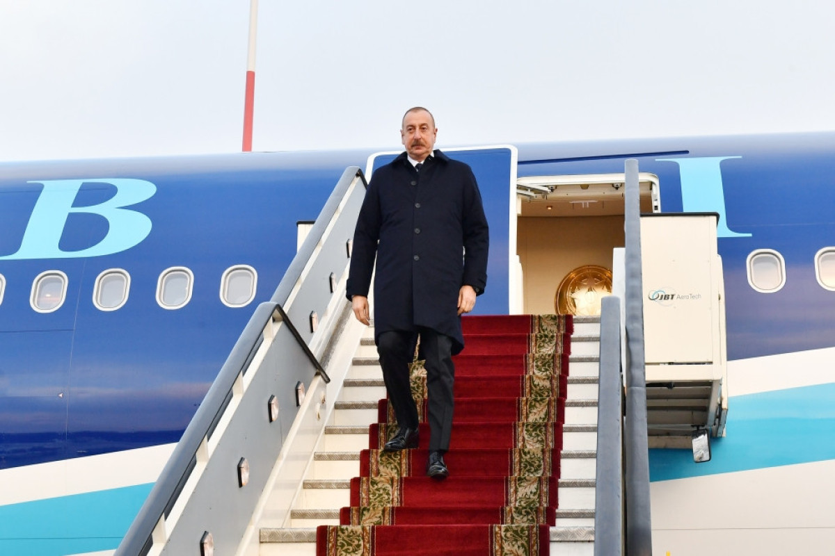 Azerbaijani President pays working visit to St. Petersburg