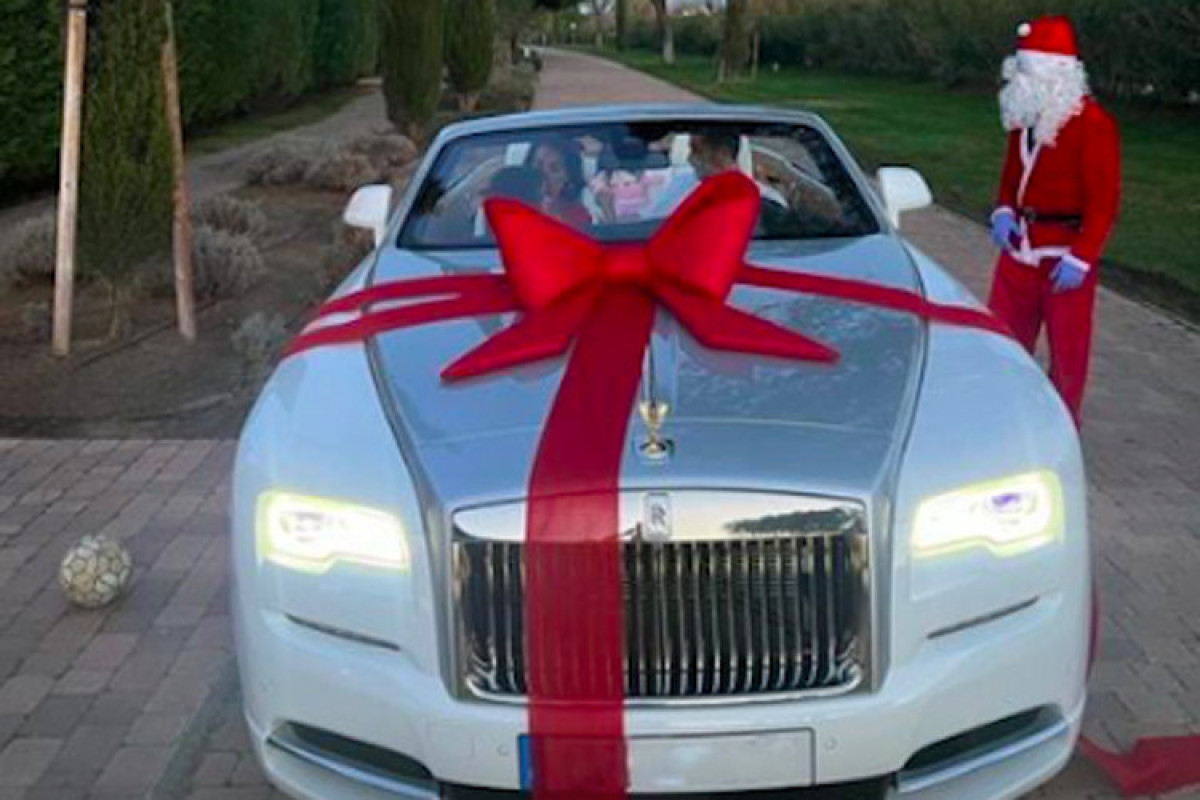 Ronaldo's partner gifts him a Rolls Royce for Christmas