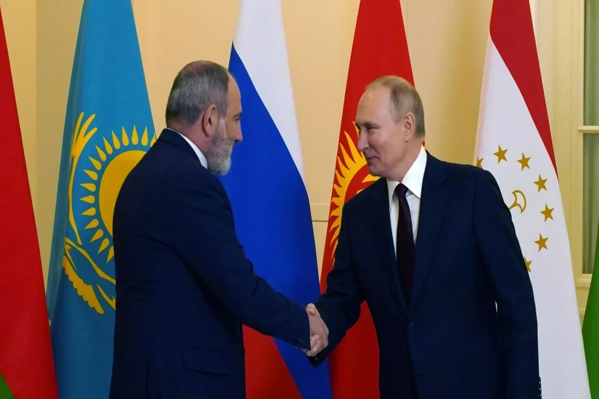 Armenian PM, Russian President Vladimir Putin