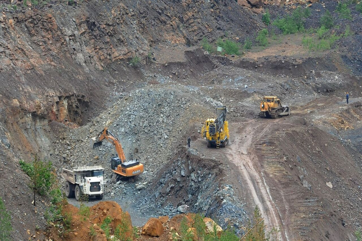 The illicit exploitation of the 'Gizilbulagh' gold deposit and the 'Damirli' suspended