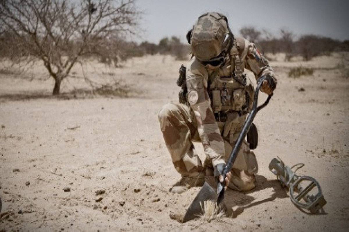 Britain sends metal detectors, defusing equipment to Ukraine