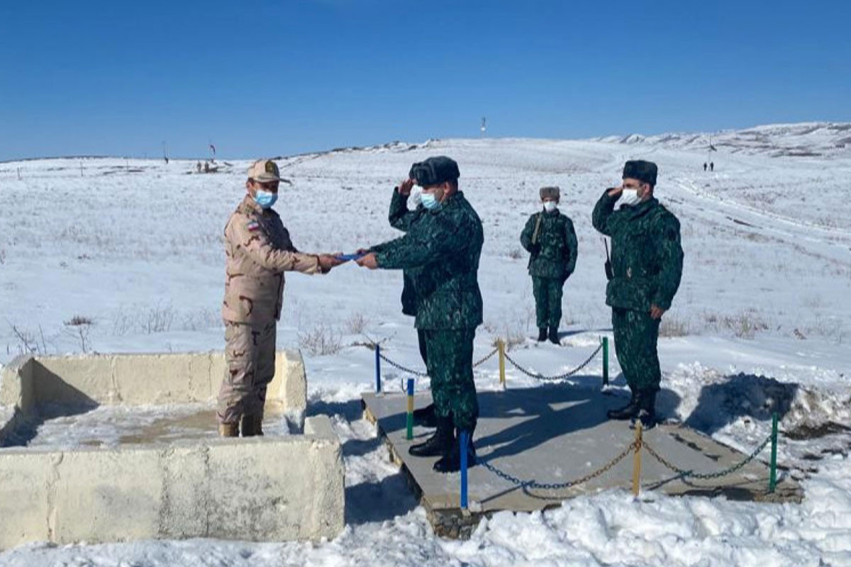 Azerbaijan returns Iranian flag which fell on its territory due to wind-PHOTO 