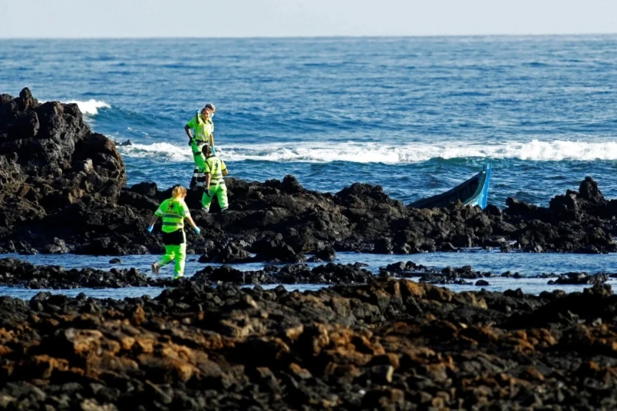 One dead, 16 migrants missing off Spain's Canary islands