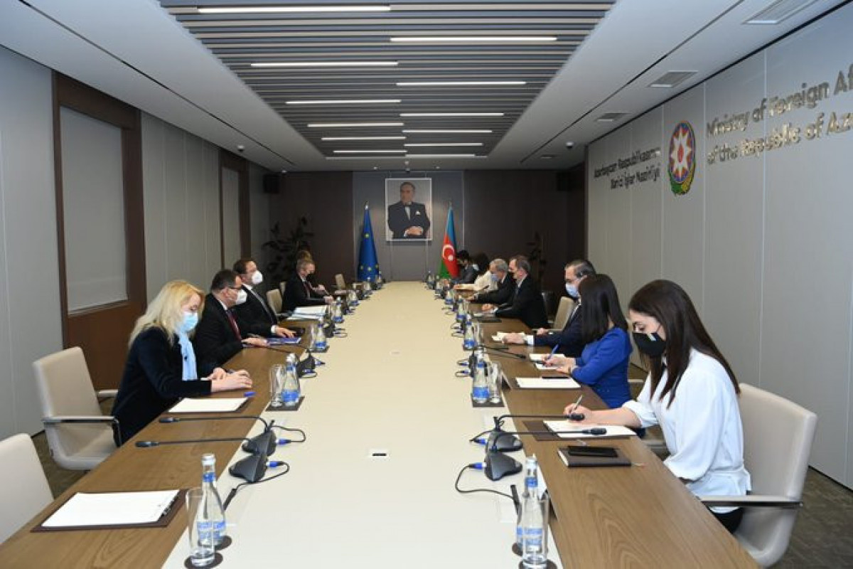 Azerbaijani FM meets with EU Commissioner for Neighborhood and Enlargement