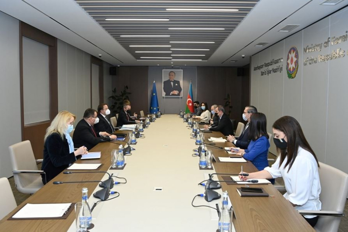Azerbaijan's FM Jeyhun Bayramov and EU Commissioner for Neighborhood and Enlargement Oliver Varheli