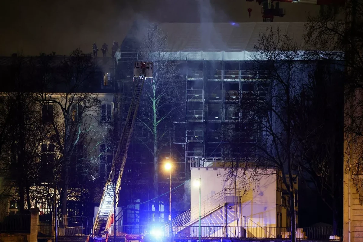 Fire near Musee d’Orsay in Paris considered extinguished-UPDATED 