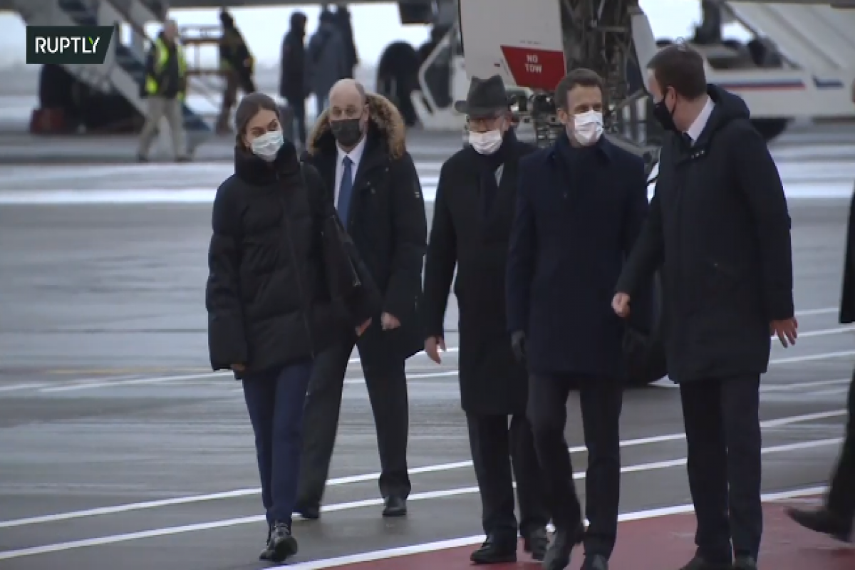 Macron arrives in Russia-PHOTO 