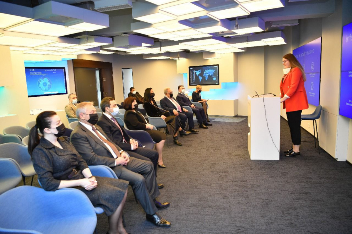 Delegation of Azerbaijani Parliament go to E-Estonia Briefing Centre